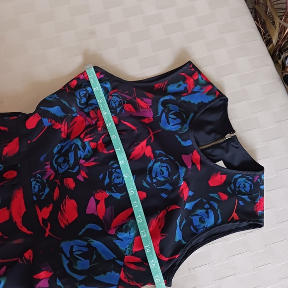 Hunter Bell Asymmetrical  Handkerchief Hem Floral Midi Dress - Picture 13 of 15